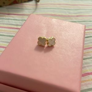 Clover Mother of Pearl Gold Stud Earrings *real gold*